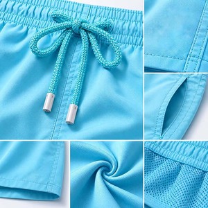 กางเกงขาสั้นชายสีพื้น แห้งเร็ว มีเชือกผูกเอว สวมใส่สบาย สีฟ้าอ่อน เอวกลาง ความยาวปานกลาง ผลิตจากโพลีเอสเตอร์ทอ - Product Image 6