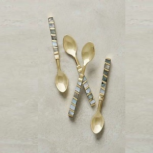 Ensemble de cuillères à dessert décoratives en métal doré Cuillère de table à poignée faite à la main avec vaisselle polie Ensemble de cuillères à dessert - Product Image 5