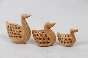 Porte-stylos et pot à crayons en bois fait main en forme de canard, organiseur de bureau décoratif, accessoire de papeterie promotionnel - Product Image 1