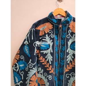 เสื้อโค้ทกำมะหยี่ปักลายดอกไม้ งานแฮนด์เมดสำหรับฤดูหนาว ดีไซน์แบบอุซเบก ซูซานี เสื้อแจ็คเก็ตสั้นสำหรับฤดูใบไม้ร่วง สไตล์โบโฮฮิปปี้ สำหรับทั้งชายและหญิง - Product Image 2