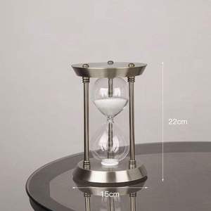 Reloj de Arena Moderno Hecho a Mano de Metal y Vidrio con Base de Metal Pulido para una Decoración Elegante del Hogar y la Oficina - Product Image 3