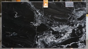 Panel de Granito Negro Bosque Pulido, Piedra Natural para Encimeras, Muebles de Baño y Revestimiento de Paredes - Product Image 2