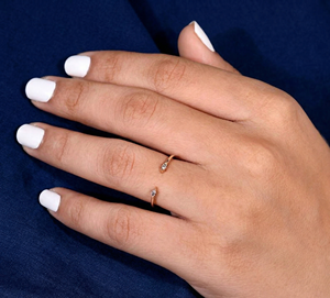 Bague ShivPath en or jaune 14 carats avec deux diamants, design minimaliste, diamant naturel taille triangle, pour fiançailles, usage quotidien, unisexe - Product Image 4