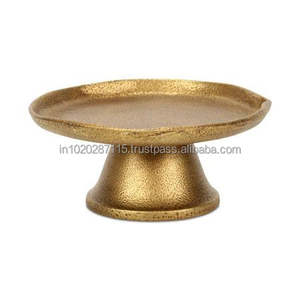 Support à gâteaux en aluminium à 3 niveaux pour exposer des gâteaux d'anniversaire lors de fêtes à la maison avec un centre de table minimaliste et moderne - Product Image 5