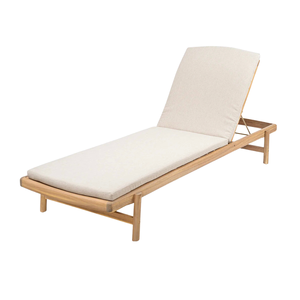 Tumbona de madera para exteriores con cojines, ideal para piscina o jardín - Product Image 1