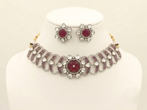 Conjunto de Collar y Pendientes de Latón con Incrustaciones de Kundan y Polki, Joyería Nupcial India Tradicional, Tono Dorado, Conjunto de Joyería de Boda Unisex - Product Image 1