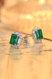 Pendientes de Diamantes Verdes con Corte Esmeralda y Detalles de Diamantes Blancos, Joyería Clásica para Bodas, Certificados por IGI - Product Image 3