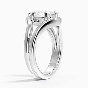 Anillo de compromiso de moissanita de 2 quilates con corte de pera, diseño solitario cruzado de tallo dividido - Product Image 4