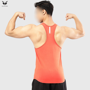 Camiseta sin mangas de poliéster transpirable de punto con cuello redondo para hombre, color coral sólido, cómoda, superventas 2026, para uso casual y deportivo. - Product Image 3
