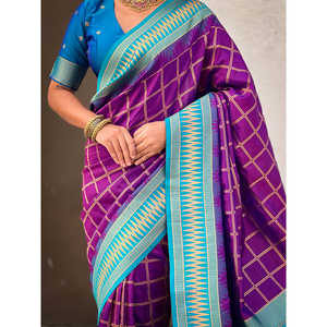 Sari en soie douce à carreaux violets Elite Weaves avec contraste traditionnel Zari tissé, élégant pour club - Product Image 3