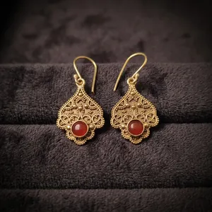 Pendientes de latón con piedra de ónix roja |   Joyería Artesanal al por Mayor - Product Image 3