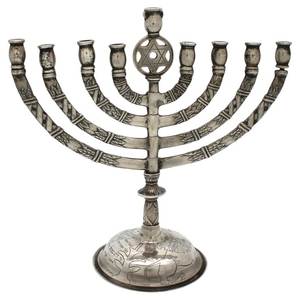 Candelabro Tradicional de Metal Plateado Antiguo de 9 Brazos para Velas, Centro de Mesa Decorativo - Product Image 1