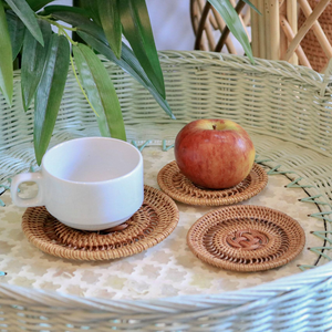 Ensemble de 6 dessous-de-verre ronds en osier faits à la main et durables avec support, style floral, en rotin, pour le thé et le rangement - Product Image 4