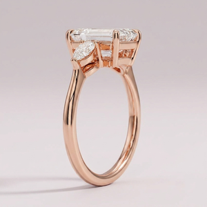 Anillo de tres piedras con diamante de corte esmeralda de 3 quilates en oro amarillo con piedras laterales en forma de pera, joyería clásica de compromiso para mujer, diseño personalizado. - Product Image 5