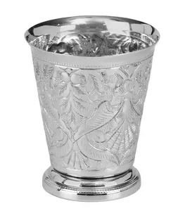 Refroidisseur à boissons décoratif argenté avec motif oiseaux et fleurs en relief, base sur piédestal pour service de vin, bars et réceptions - Product Image 1