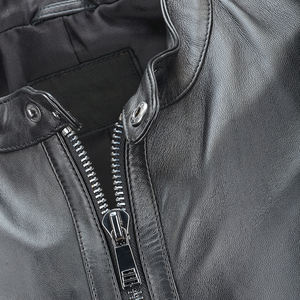 Chaqueta de cuero genuino acolchada con hombros acolchados |   Ropa Exterior de Diseño Acolchada Hecha a Mano por Artesanos - Product Image 5