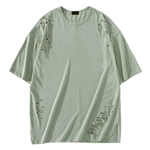เสื้อยืดทรงหลวมสไตล์ลำลองสำหรับฤดูร้อน ขายดีที่สุด ดีไซน์ขาดๆ สีพื้น ผ้าฝ้าย 100% แฟชั่นทันสมัยสำหรับผู้ชาย - Product Image 1