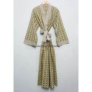 Kimono elegante y suave 100% algodón para mujer con estampado floral tradicional, perfecto para usar en casa, como ropa de noche y para descansar. - Product Image 1