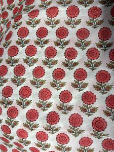 Tissu imprimé floral 100% coton pur, qualité supérieure, 120 GSM, tissu doux, confortable et respirant pour vêtements et projets d'artisanat - Product Image 3