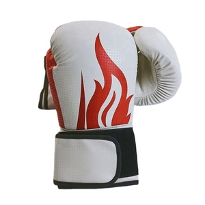 Gants de boxe avec rembourrage de protection haute densité, construction durable, fermeture sécurisée par crochets et boucles, intérieur respirant - Product Image 6