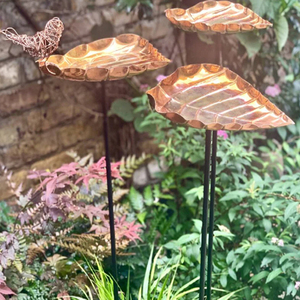 Lot de 3 piquets décoratifs en cuivre en forme de feuille pour abreuvoir d'oiseaux, ornements de jardin faits à la main, polis, pour extérieur - Product Image 1