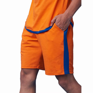 Conjunto de verano para hombre al por mayor, camiseta de dos colores y pantalones cortos con diseño y talla personalizados. - Product Image 3