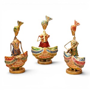 Statue de Homme Assis en Fer Peinte à la Main, Thème Musical |   Figurine de musicien traditionnel pour la maison, le bureau et la décoration de cadeaux - Product Image 1