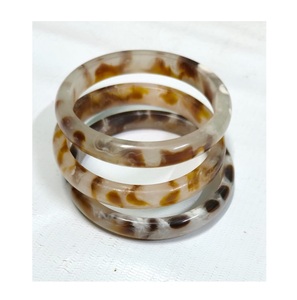 Bracelets en résine époxy fabriqués en Inde, sans plomb, unisexes, à bas prix, très demandés, très attrayants. - Product Image 4