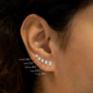 Boucles d'oreilles clous ovales en diamant de laboratoire AMBER JEWELS de qualité supérieure, D VS1, quatre griffes, or 14K plaqué rhodium, bijoux fins classiques IGI - Product Image 1