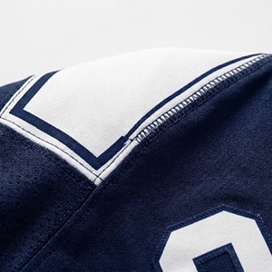 Ensemble uniforme de football américain classique personnalisé Govenza 2025 – Maillot, pantalon, casque et gants imprimés, 100 % polyester, bleu marine et blanc - Product Image 4
