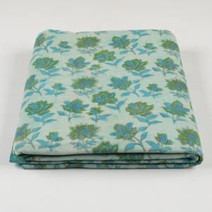 Tela india hecha a mano con hermosos estampados florales, 100% algodón voile puro, tela Dabu con estampado a mano para prendas de vestir. - Product Image 1