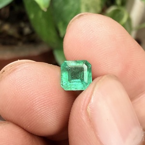 Émeraude Naturelle Rara de Zambie 1,39 Carat Vert Intense Carrée, Pierre Précieuse Libre pour la Création de Bijoux Personnalisés Haut de Gamme - Product Image 2