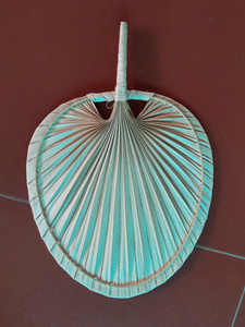 Éventail en feuille de palmier blanchie naturelle, marque privée, style moderne et minimaliste, pour décoration de mariage, fabriqué au Vietnam - Product Image 5