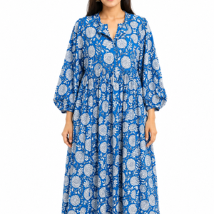 Belle robe en coton imprimée à la main avec des motifs floraux pour femmes, Indus Art & Emporium, bleu, manches 3/4, tenue décontractée d'été - Product Image 1