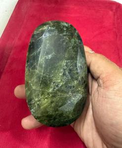 Pierre précieuse ovale en vesuvianite verte naturelle de qualité supérieure, cristal de guérison en forme de losange, sculpture de diamant pour la méditation, cadeau - Product Image 2