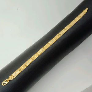 Elegante Brazalete de Oro de 22K para Hombre con Patrón de Eslabones Grabados Clásicos, Acabado Premium, Joyería Tradicional y Moderna con Estilo - Product Image 2