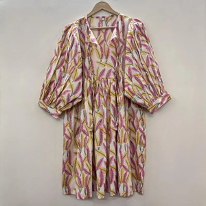 เดรสสั้นผ้าฝ้ายพิมพ์ลายดอกไม้แบบแฮนด์เมด คอวี แขนสามส่วน แต่งระบายลูกไม้ ซักได้ เป็นมิตรต่อสิ่งแวดล้อม สไตล์จีน - Product Image 1