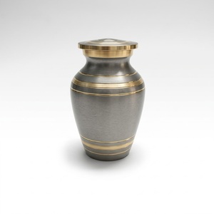 Urne funéraire classique élégante en laiton massif noir et or de haute qualité pour cendres humaines, vente en gros - Product Image 4