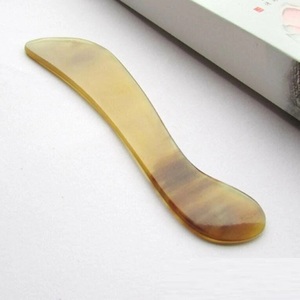 Masseur facial Gua Sha en corne de buffle, planche de grattage faciale, matériau naturel fait à la main pour les soins de la peau - Product Image 3