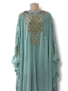 ชุดเดรสยาว 2 ชิ้น แบรนด์ AWAIS HOUSE สำหรับผู้หญิงมุสลิม ดีไซน์เรียบหรู ผ้ากำมะหยี่ประดับลูกปัด ทรงเอไลน์ เหมาะสำหรับงานกลางคืน/งานทางการ ขายส่ง - Product Image 2