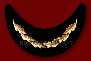 INDIAN ART COMPANY Casquette à visière en velours noir brodée à la main avec motif feuille de chêne dorée - Coiffe formelle professionnelle Quatre - Product Image 1