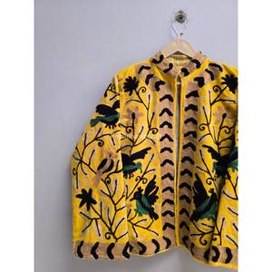Chaqueta de Terciopelo Amarillo con Bordado de Aves, Chaqueta Estilo Boho Chic, Chaqueta Uzbeka Suzani con Forro Interior de Algodón - Product Image 2
