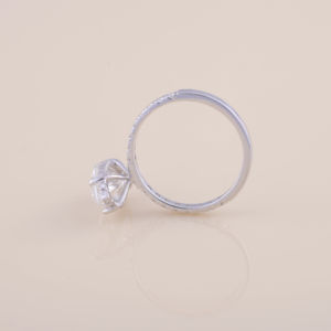 Anillo de compromiso con diamante cultivado en laboratorio de corte marquesa de 3.59 quilates con banda pavé redonda engastada con puntas, chapado en rodio, oro blanco, amarillo y rosa de 9 quilates - Product Image 2