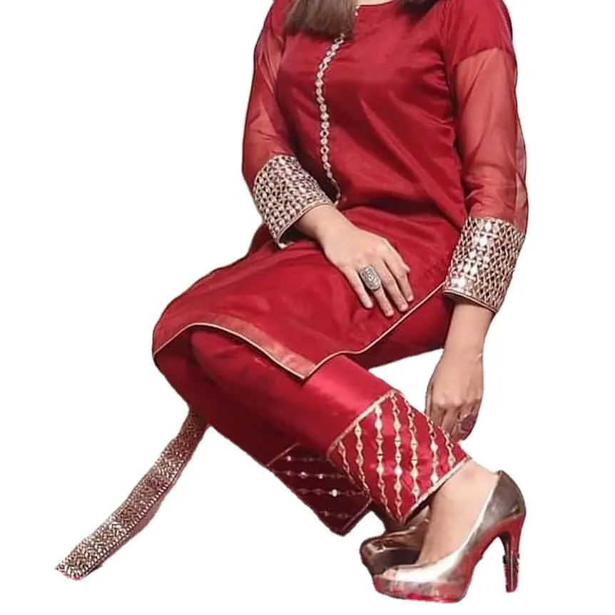 पारंपरिक shalwar कमीज पोशाक महिलाओं के लिए दर्पण काम
