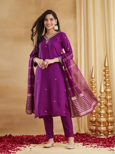 Ensemble Kurta et pantalon en viscose de soie violette de qualité supérieure avec dupatta tissé pour femme, tenue ethnique de créateur pour fêtes et occasions spéciales - Product Image 1