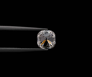 Diamant de laboratoire de 3,0 carats, taille coussin unique, coupe ancienne, couleur E-F, pureté VVS2, certifié IGI, finition polie, qualité de coupe EX, créé en laboratoire - Product Image 4