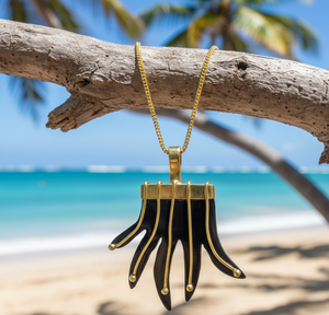 Colgante de Palma de Cuerno Negro Hecho a Mano con Diseño de Líneas Simbólicas en Alambre de Latón y Cadena de Latón Resistente al Deslustre de Longitud Opera - Product Image 5