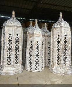 Décoration de lanterne de mariage de style arc en fer avec finition dorée 10ft + Tall pour une utilisation sur scène et dans une galerie - Product Image 5