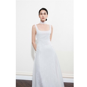 เดรสลำลองแฟชั่นชั้นสูงขายส่ง รองรับ ODM รุ่น LUMINA SHEER LONG DRESS ทรงเอไลน์ ยาวแบบแม็กซี่ แขนกุด สำหรับผู้หญิง ดีไซน์หรูหรา - Product Image 2