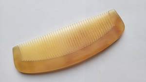 Peigne en corne naturelle fait à la main pour démêler les cheveux, soin capillaire sain et outil de toilettage quotidien - Product Image 6